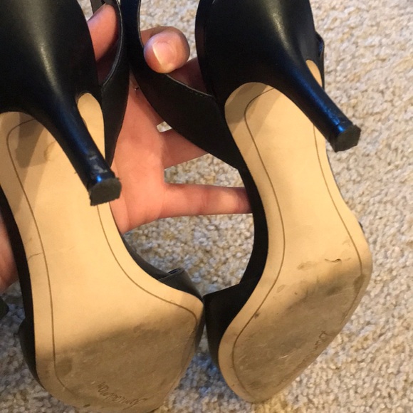 Black pointed toe heels - Picture 4 of 4